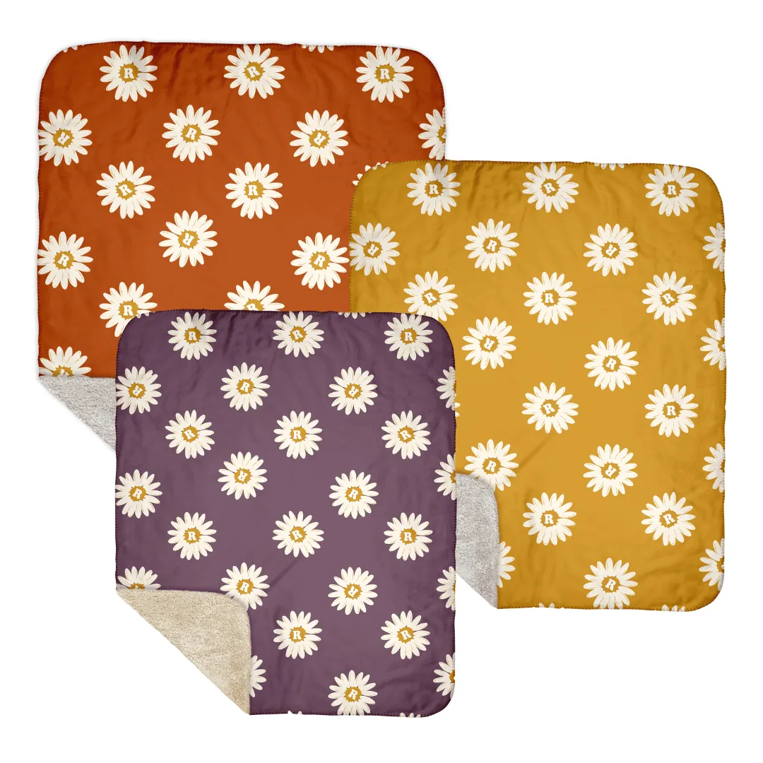 H3XHB Sherpa Back Happy Daisy Monogram Blanket