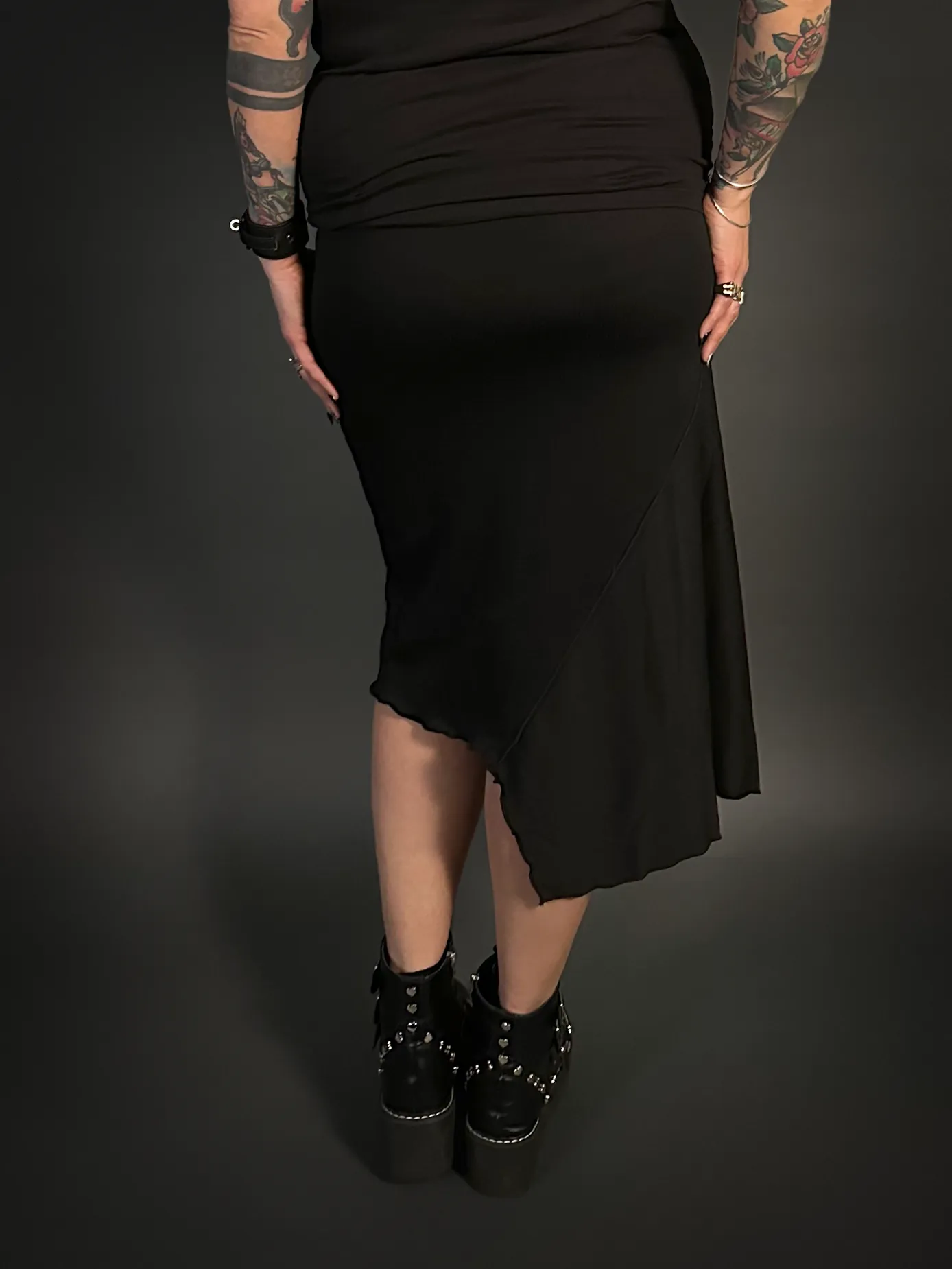 Outfit Set - Asymmetrical Stretch Midi Skirt in Black & Front Slashed Bat T-Shirt