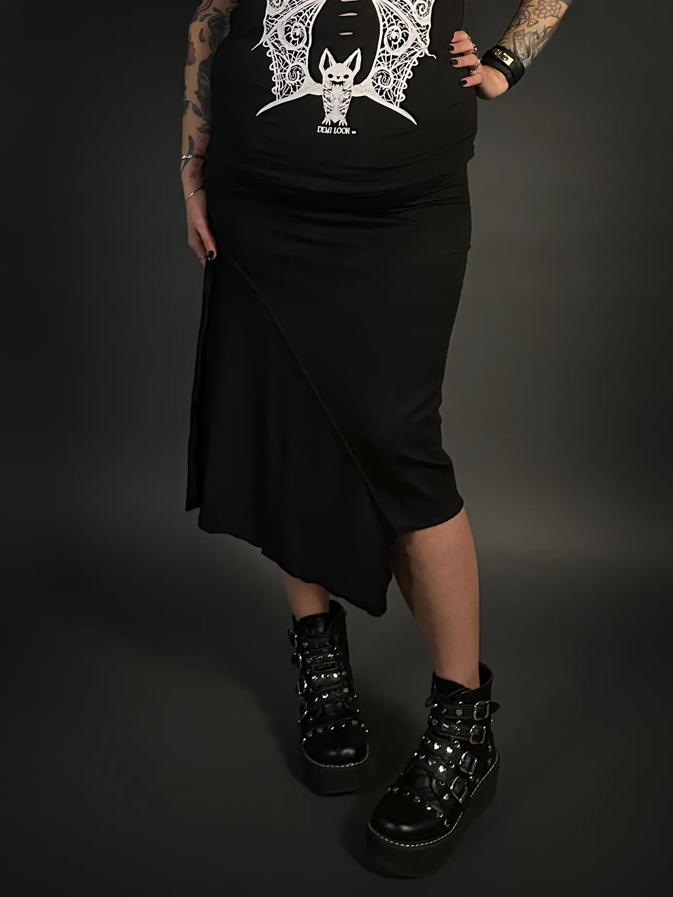 Outfit Set - Asymmetrical Stretch Midi Skirt in Black & Front Slashed Bat T-Shirt